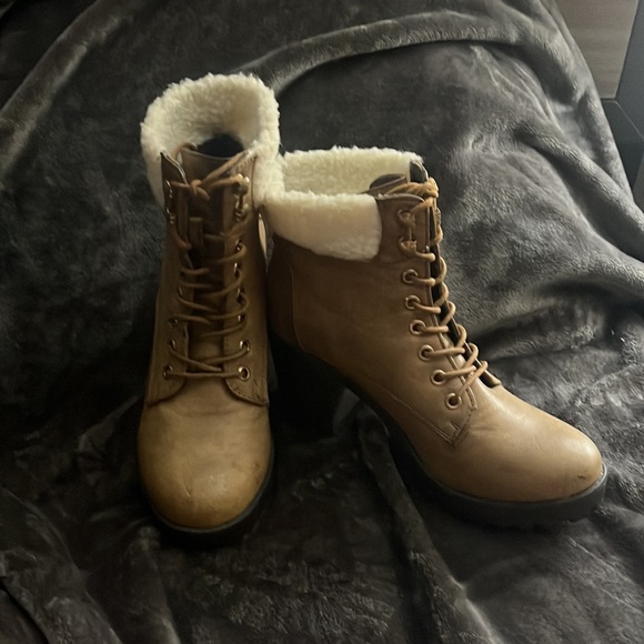 Boots with the fur - Picture 2 of 8